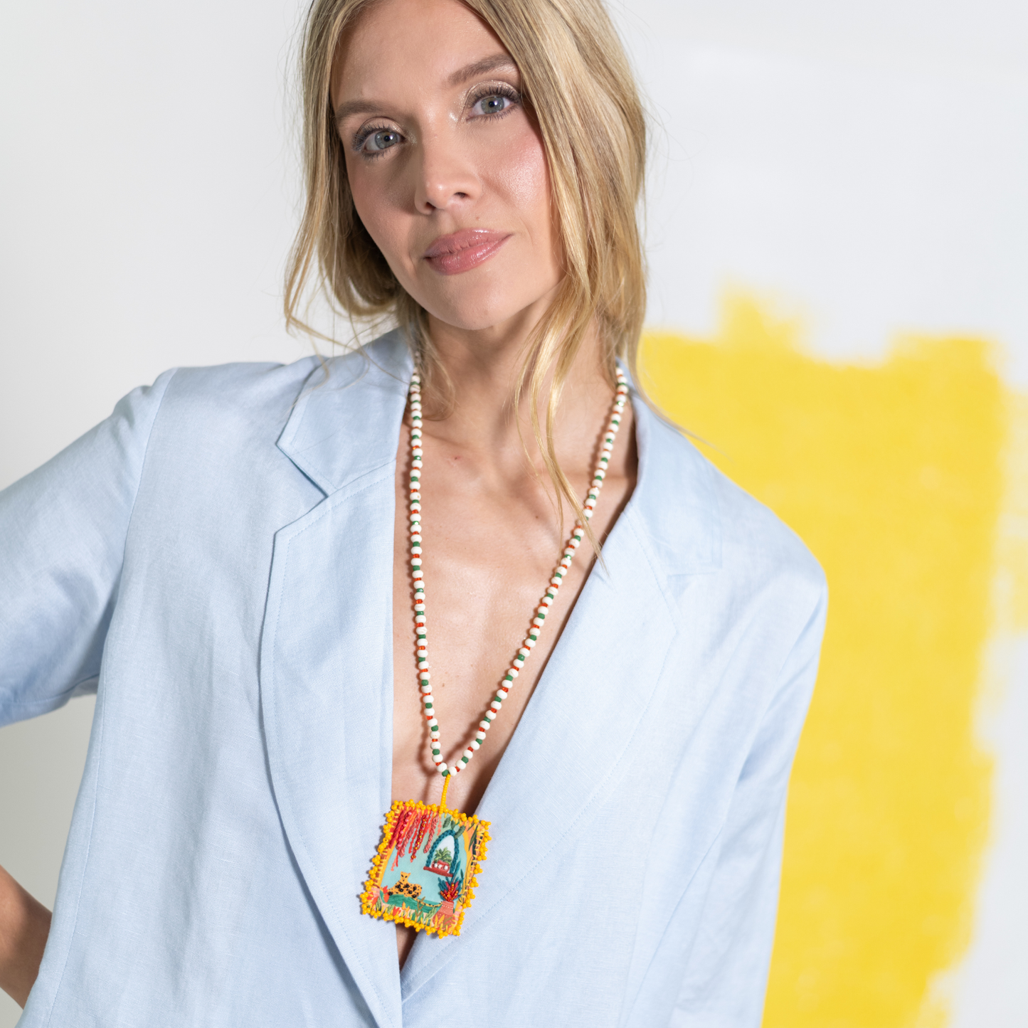 Collar Escena